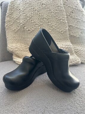 Dansko - Classic Black Women's Slip-On Clogs Size 35